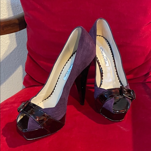 Beautiful Oscar De La Renta Purple Peep-Toe High Heel Pumps